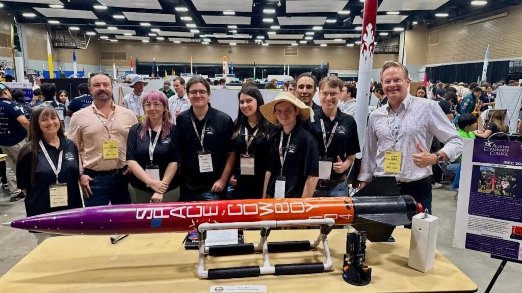 SWIFT's Leon Vanstone and Geoff Tudor with participating IREC students